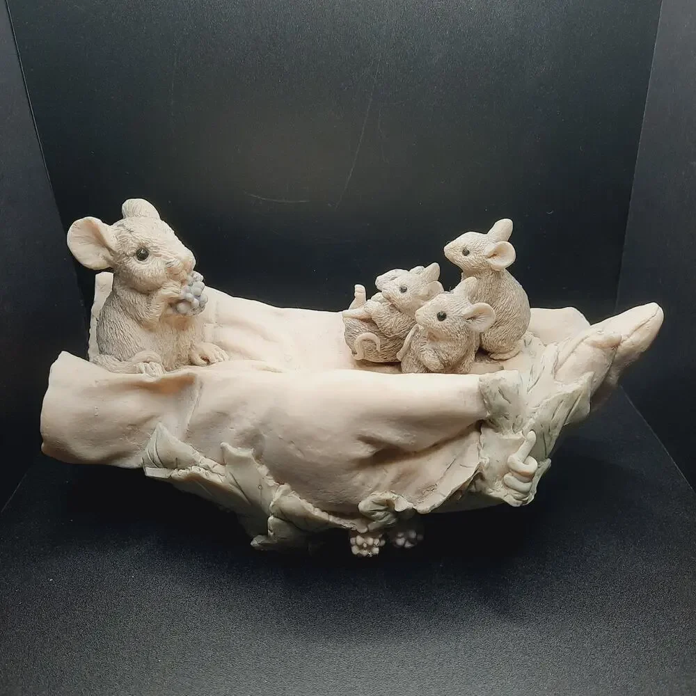 Vintage United Design Corp 1998 Mice On Garden Glove Figurine